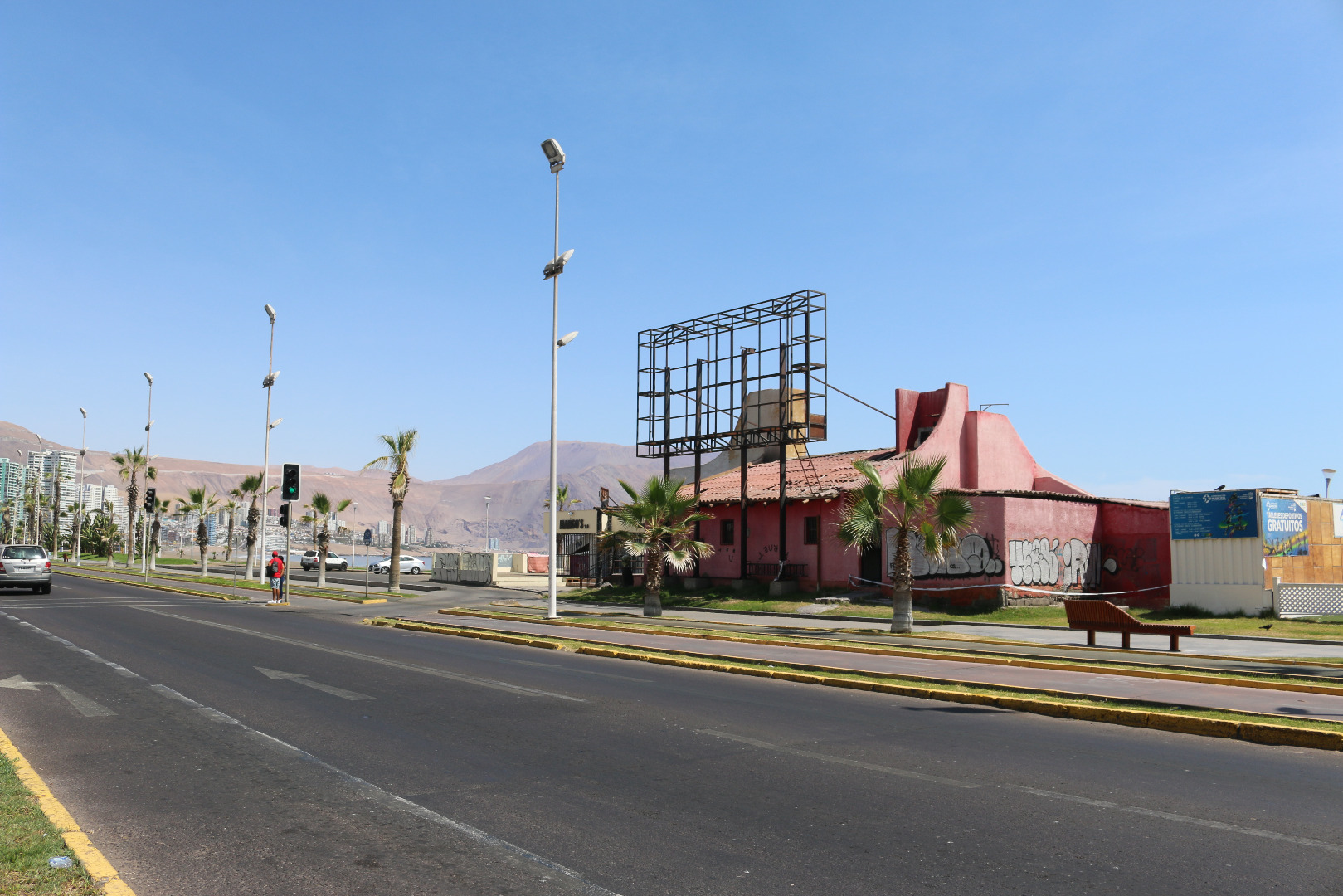 Concejo Municipal de Iquique acuerda oponerse a instalación de Bandera Bicentenario en Parque Playa Brava