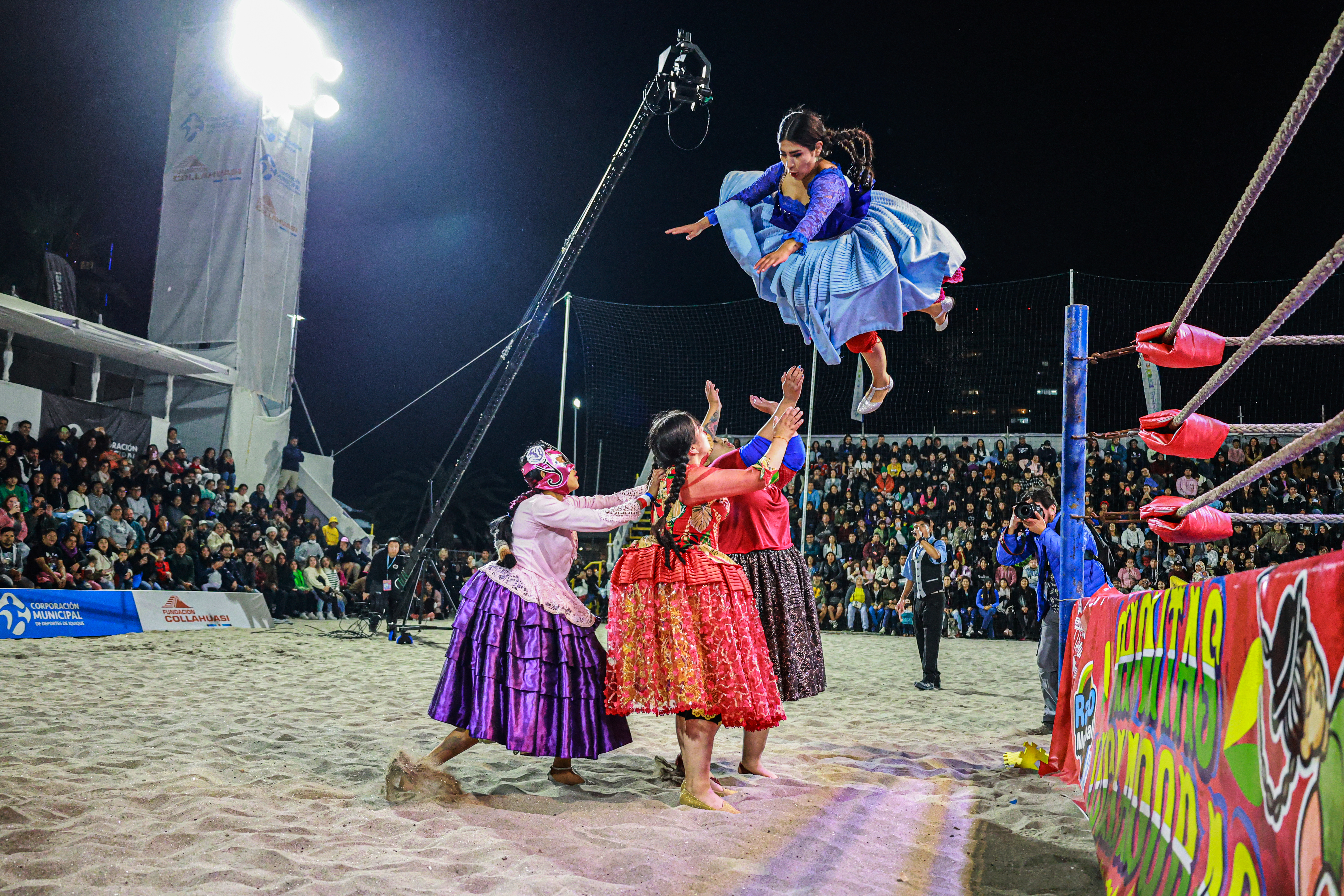 "Cholitas Luchadoras"