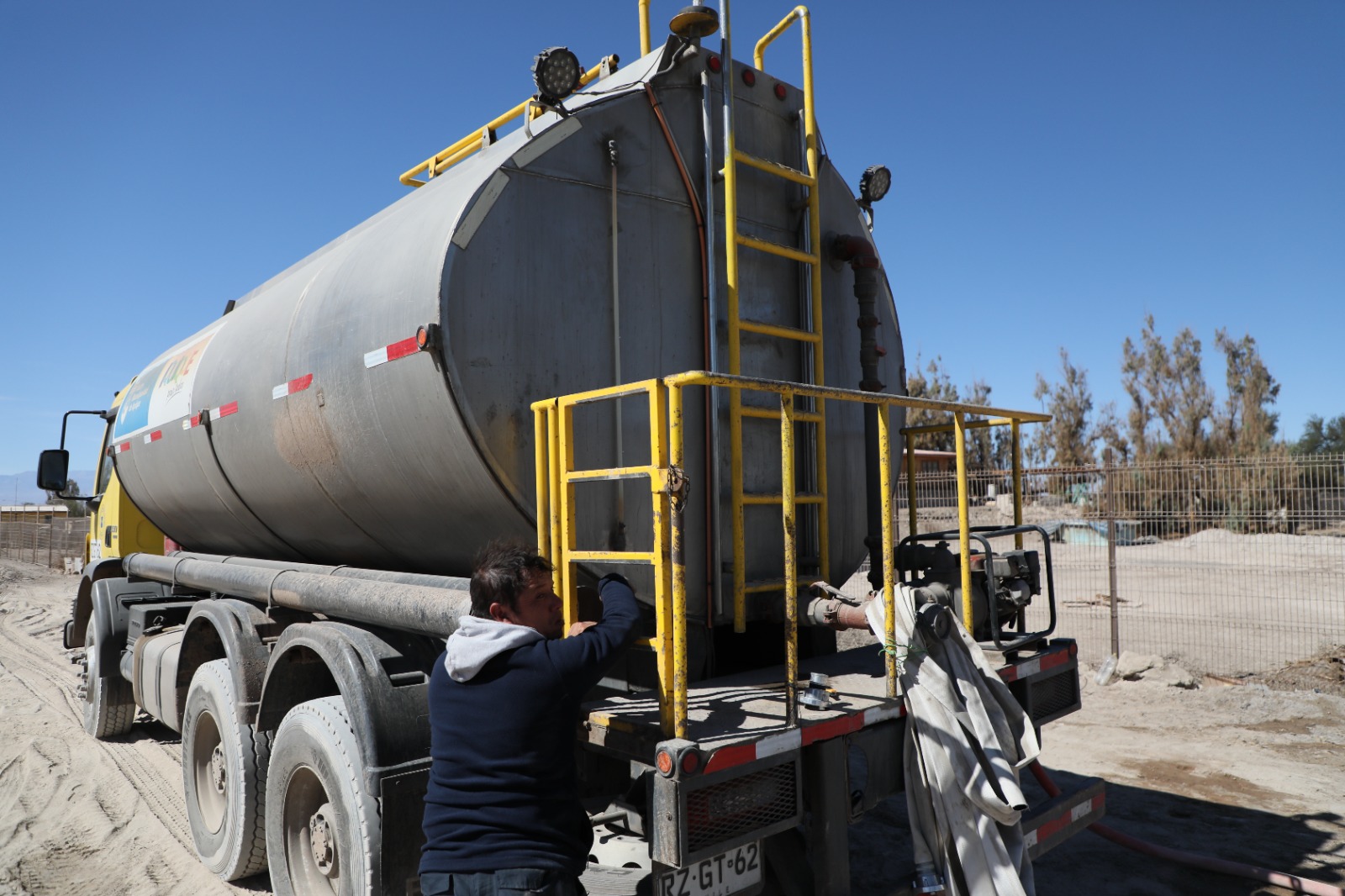 IMI apoya festividad de La Tirana con transporte de agua potable