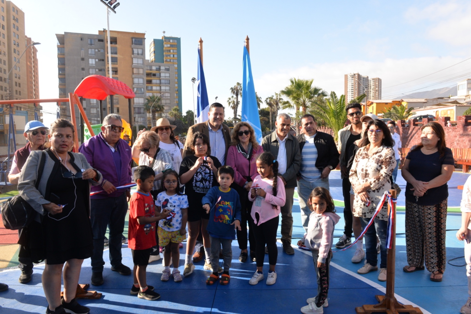 IMI entrega obras de mejoramiento en Plaza "Elena Caffarena Morice"